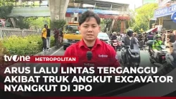 Truck Gets Stuck Under Pedestrian Bridge, Police Implement Traffic Diversions on Jalan Tendean | ...